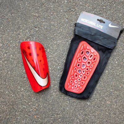 Футбольні щитки Nike Mercurial Lite 504-L фото